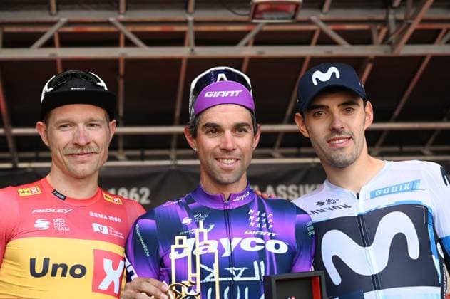 01.05.2025, xhfmx, Radsport Radklassiker 2025, Frankfurt - Eschborn v.l. Zweitplatzierter Magnus Cort (Uno-X Mobility), Sieger Michael Matthews (Team Jayco AlUla) und Drittplatzierter Jon Barrenetxea Golzarri (Movistar Team) auf dem Siegerpodest. (DFL DFB REGULATIONS PROHIBIT ANY USE OF PHOTOGRAPHS as IMAGE SEQUENCES and or QUASI-VIDEO) Frankfurt am Main