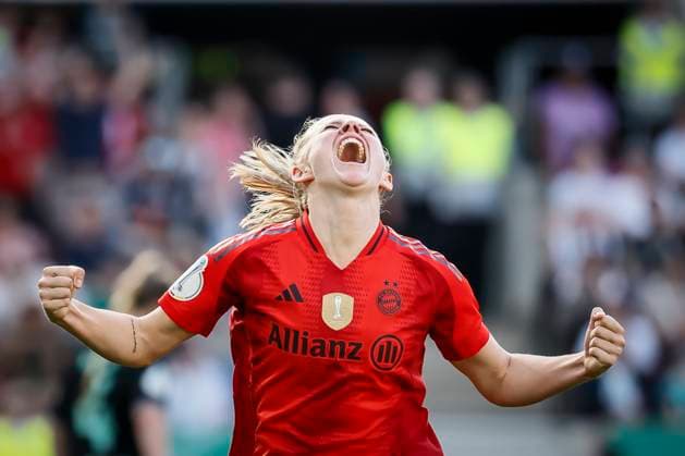 Sport Bilder des Tages 45. DFB-Pokal Finale der Frauen: FC Bayern München - SV Werder Bremen, 01.05.2025 Torjubel: Lea Schüller (FC Bayern München, 11) trifft zum 4:1; 45.? ?DFB-Pokal Finale der Frauen: FC Bayern München - SV Werder Bremen am 01.05.2025 im RheinEnergie-Stadion in Köln (Nordrhein-Westfalen). DFL REGULATIONS PROHIBIT ANY USE OF PHOTOGRAPHS AS IMAGE SEQUENCES AND OR QUASI-VIDEO. Copyright: xBEAUTIFULxSPORTS AxelxKohringx