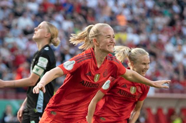 Cologne, Germany, May 01, 2025: Lea Schüller (11 FC Bayern München Frauen) celebrates after scoring her team s fourth goal during the DFB-Pokal final game between FC Bayern Munich and SV Werder Bremen at the RheinEnergieStadion in Cologne, Germany (Martin Pitsch SPP) Copyright: xMartinxPitschx xSPPx spp-en-MaPiSp-20250501_NIKON Z 6_SVWvFCB_DSC3590