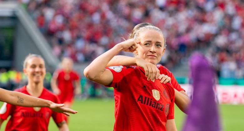 1.5..2025, Fußball, GER, Frauen, DFB-Pokal, Saison 2024 2025,Finale, FC Bayern München - SV Werder Bremen Lea Schüller (FC Bayern München, Mitte) bejubelt ihr Tor zum 4:1. Köln RheinenergieSTADION Nordrhein-Westfalen Deutschland