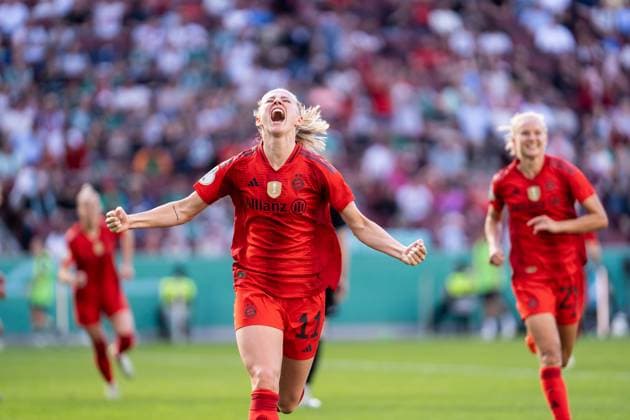 GER, DFB Pokal Finale Frauen, FC Bayern - Werder Bremen 01.05.2025, RheinEnergieSTADION, Köln, GER, DFB Pokal Finale Frauen, FC Bayern - Werder Bremen im Bild: Torjubel Jubel ueber das Tor zum 4:1 durch Lea Schüller Schueller (FC Bayern München, 11)