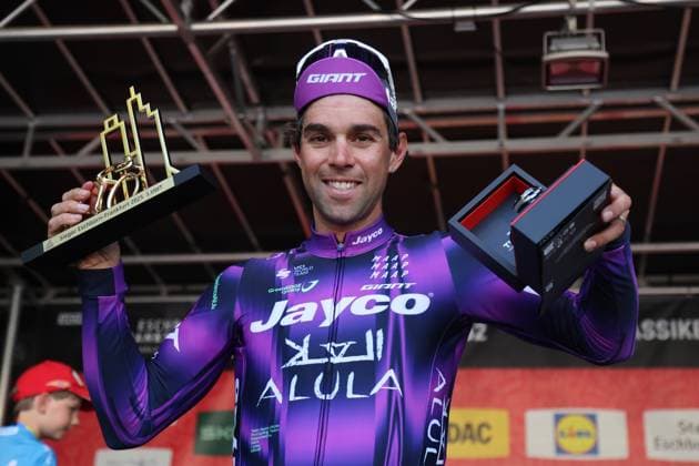 Siegerehrung , 1. Platz Michael Matthews, AUS (Team Jayco Alula (Jay) - AUS) gewinnt , RADSPORT - Rennen Eschborn-Frankfurt - der Radklassiker , 01.05.2025, Radsport - 1. Mai, -