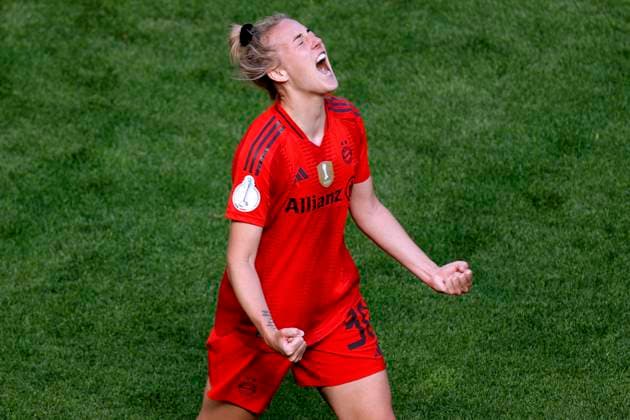 SIMON Carolin Team FC Bayern Muenchen jubelt nach Ihrem Tor zu 2 : 0 DFB Pokal Finale der Frauen 2025 FC Bayern Muenchen - Werder Bremen am 01.05. 2025 in Koeln Copyright: xLacixPerenyix