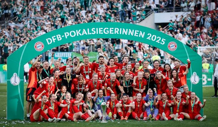 45. DFB-Pokal Finale der Frauen: FC Bayern München - SV Werder Bremen, 01.05.2025 FC Bayern München gewinnt den DFB-Pokal der Frauen; 45.? ?DFB-Pokal Finale der Frauen: FC Bayern München - SV Werder Bremen am 01.05.2025 im RheinEnergie-Stadion in Köln (Nordrhein-Westfalen). DFL REGULATIONS PROHIBIT ANY USE OF PHOTOGRAPHS AS IMAGE SEQUENCES AND OR QUASI-VIDEO. Copyright: xBEAUTIFULxSPORTS AxelxKohringx