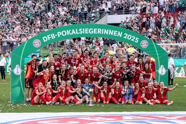 GER, DFB Pokal Finale Frauen, FC Bayern - Werder Bremen 01.05.2025, RheinEnergieSTADION, Köln, GER, DFB Pokal Finale Frauen, FC Bayern - Werder Bremen im Bild: Pokal Sieger 2025, FC Bayern München,