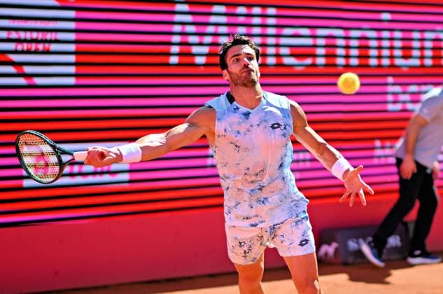Der Italiener Andrea Pellegrino steht im Viertelfinale der Estoril Open Estoril Open, ATP, Tennis Herren 175 Challenge Tour, 01-05-2025, Achtelfinale: Der Italiener Andrea PELLEGRINO besiegt den an Position eins gesetzten Kanadier Felix AUGER-ALIASSIME im Achtelfinale der Estoril Open und erreicht das Viertelfinale. Estoril Estoril Tenis Club Lisbon Portugal