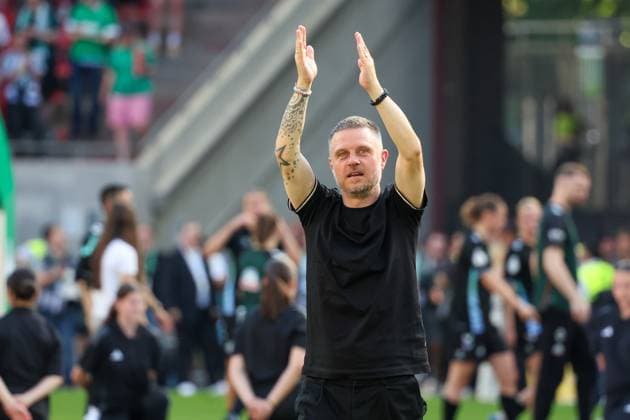 Cheftrainer Alexander Straus (FC Bayern Muenchen Frauen) jubelt zum DFB Pokal Sieg, SV Werder Bremen vs. FC Bayern Frauen Muenchen, DFB-Pokal Finale, 01.05.25 DFB regulations prohibit any use of photographs as image sequences and or quasi-video. (kolbert-press) Koeln NRW Deutschland