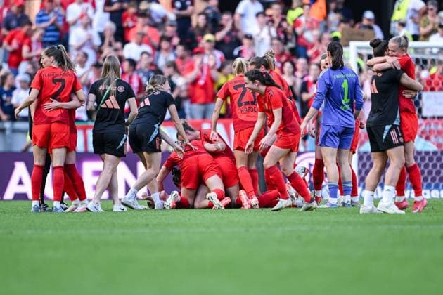 01.05.2025, Fussball, DFB Pokalfinale der Frauen, Saison 2024 2025, FC Bayern München - SV Werder Bremen, Die Spielerinnen des FC Bayern München freuen sich. xRHR-FOTO TKx Copyright: RHR-FOTOx RHR-FOTO TK