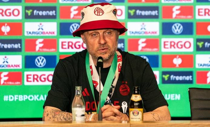 1.5..2025, Fußball, GER, Frauen, DFB-Pokal, Saison 2024 2025,Finale, FC Bayern München - SV Werder Bremen Trainer Alexander Straus (FC Bayern München) bei der Pressekonferenz nach dem Spiel. Köln RheinenergieSTADION Nordrhein-Westfalen Deutschland