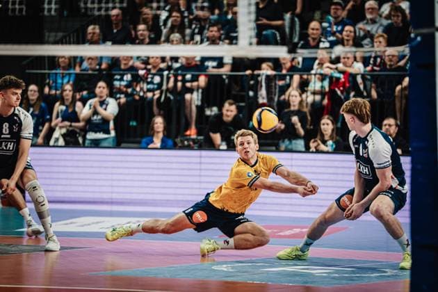 Volleyball Herren Saison 2024 2025 1. Volleyball Bundesliga Männer Finale SVG Lüneburg vs. BERLIN RECYCLING Volleys 01.05.2025 Gage Thomas Worsley ( 6, SVG Lüneburg) springt zum Ball Lüneburg LKH Arena Niedersachsen Deutschland