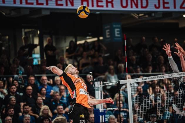 Volleyball Herren Saison 2024 2025 1. Volleyball Bundesliga Männer Finale SVG Lüneburg vs. BERLIN RECYCLING Volleys 01.05.2025 Ruben Schott ( 13, Berlin Recycling Volleys) beim Angriff Lüneburg LKH Arena Niedersachsen Deutschland