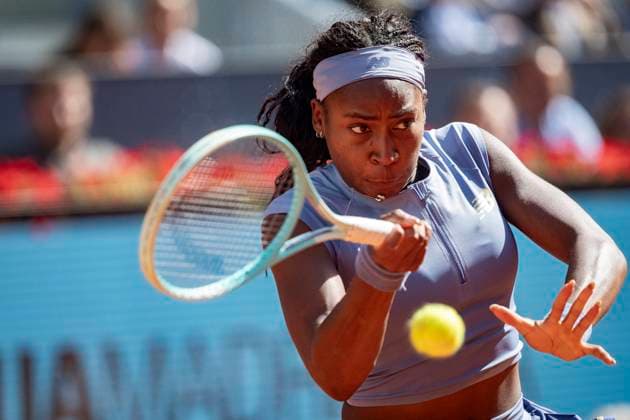 Mutua Madrid Open 2025 Coco Gauff of the United States plays a forehand during the Women s Singles Semi-Final match against Iga Swiatek of Poland during the Mutua Madrid Open 2025 tournament celebrated at La Caja Magica on May 01, 2025 in Madrid, Spain. Madrid La Caja Magica Madrid Spain Copyright: xAlbertoxGardinx AGardin_20250501_Mutua_Madrid_Open_0538