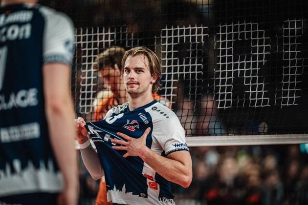 Volleyball Herren Saison 2024 2025 1. Volleyball Bundesliga Männer Finale SVG Lüneburg vs. BERLIN RECYCLING Volleys 01.05.2025 Michael Patrick Wright ( 3, SVG Lüneburg) gibt Zeichen an seine Mitspieler Lüneburg LKH Arena Niedersachsen Deutschland