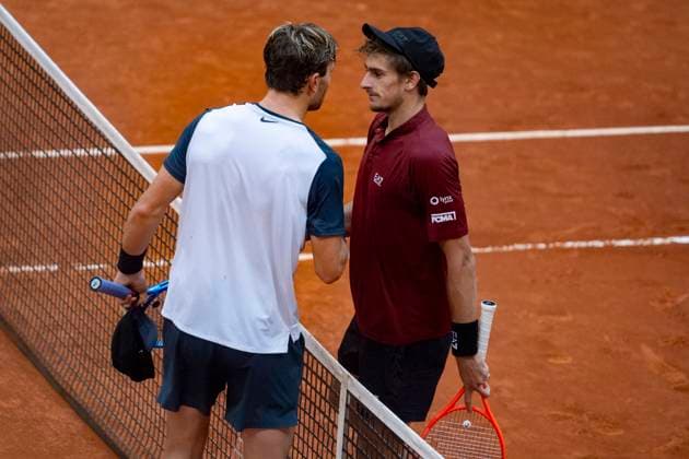 Mutua Madrid Open 2025 Jack Draper of Great Britain greets Matteo Arnaldi of Italy at the Mutua Madrid Open 2025 tournament celebrated at La Caja Magica on May 01, 2025 in Madrid, Spain. Madrid La Caja Magica Madrid Spain Copyright: xAlbertoxGardinx AGardin_20250501_Mutua_Madrid_Open_0585