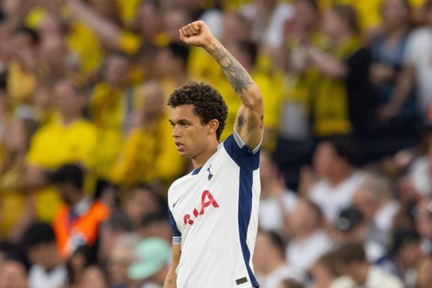 Tottenham Hotspur v FK Bodo Glimt, UEFA Europa League, Semi-Final, Leg 1 of 2, Football, Tottenham Hotspur Stadium, Tottenham, London, UK - 01 May 2025 Brennan Johnson of Tottenham Hotspur celebrates after scoring the first goal of the game Tottenham Tottenham Hotspur Stadium London GBR, UK NEWSPAPERS OUT Copyright: xEllixBirchx