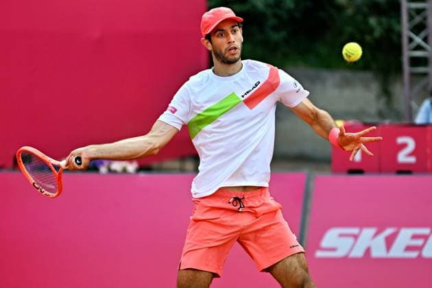 Der Portugiese Nuna Borges erreicht bei den Estoril Open das Viertelfinale. Estoril Open, ATP, Tennis Herren 175 Challenge Tour, 01-05-2025, Achtelfinale: Der Portugiese Nuno BORGES besiegt auf dem ausverkauften Center Court im Achtelfinale der Estoril Open den Ungarn Marton Fucsovics und erreicht das Viertelfinale. Estoril Estoril Tenis Club Lisbon Portugal