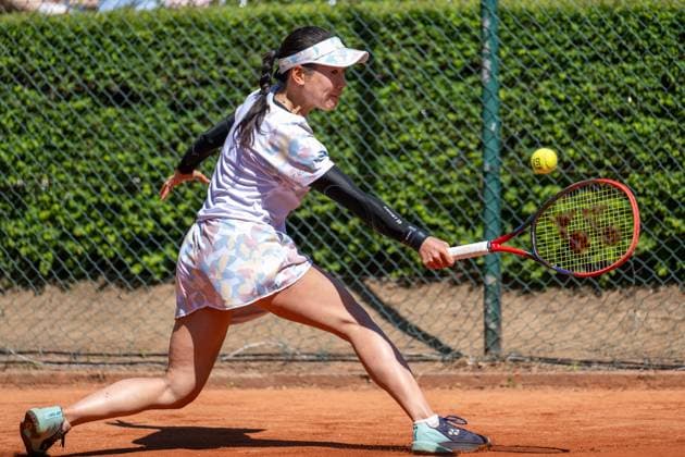 01.05.2025, GER, Frauen, ITF World Tennis Tour - Wiesbaden Tennis Open - Runde der letzten 16 - Einzel Nao Hibino (JPN) während des Spiels. Wiesbaden-Nordenstadt T2 Sports Health Club Hessen Deutschland
