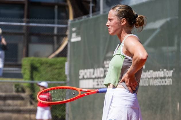 01.05.2025, GER, Frauen, ITF World Tennis Tour - Wiesbaden Tennis Open - Runde der letzten 16 - Einzel Anna Siskova (CZE) ist nach einem erneuten Punktverlust ratlos. Wiesbaden-Nordenstadt T2 Sports Health Club Hessen Deutschland