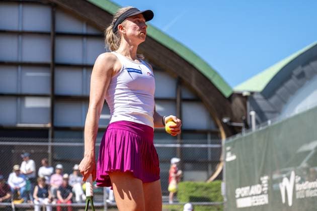 01.05.2025, GER, Frauen, ITF World Tennis Tour - Wiesbaden Tennis Open - Runde der letzten 16 - Einzel Mona Barthel (GER) während des Spiels. Wiesbaden-Nordenstadt T2 Sports Health Club Hessen Deutschland