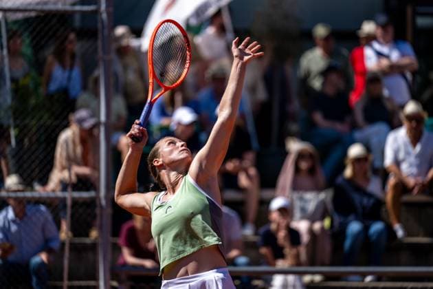 01.05.2025, GER, Frauen, ITF World Tennis Tour - Wiesbaden Tennis Open - Runde der letzten 16 - Einzel Anna Siskova (CZE) während des Aufschlagspiels. Wiesbaden-Nordenstadt T2 Sports Health Club Hessen Deutschland
