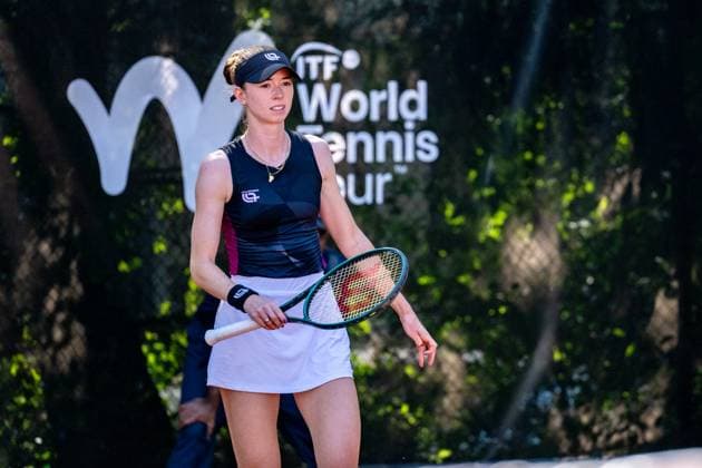 01.05.2025, GER, Frauen, ITF World Tennis Tour - Wiesbaden Tennis Open - Runde der letzten 16 - Einzel Simona Waltert (SUI) während des Spiels. Wiesbaden-Nordenstadt T2 Sports Health Club Hessen Deutschland
