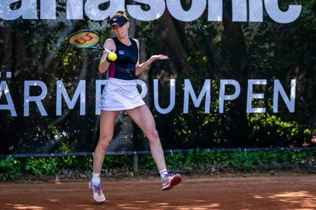 01.05.2025, GER, Frauen, ITF World Tennis Tour - Wiesbaden Tennis Open - Runde der letzten 16 - Einzel Simona Waltert (SUI) während des Spiels. Wiesbaden-Nordenstadt T2 Sports Health Club Hessen Deutschland