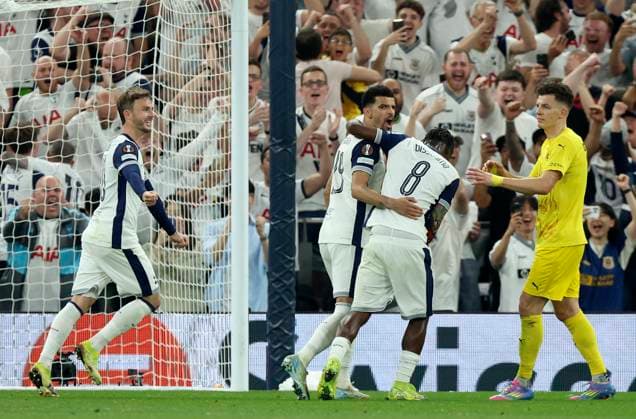 Tottenham Hotspur v FK Bodo Glimt - UEFA Europa League 2024 25 Semi Final First Leg James Maddison, Dominic Solanke and Yves Bissouma of Tottenham Hotspur celebrate 3rd goal during the UEFA Europa League 2024 25 Quarter Final Second Leg match between Tottenham Hotspur and FK Bodo Glimt at Tottenham Hotspur Stadium on May 1, 2025 in London, England. London Tottenham Hotspur Stadium England United Kingdom Copyright: xNigelxFrench Sportsphoto APLx 14126104