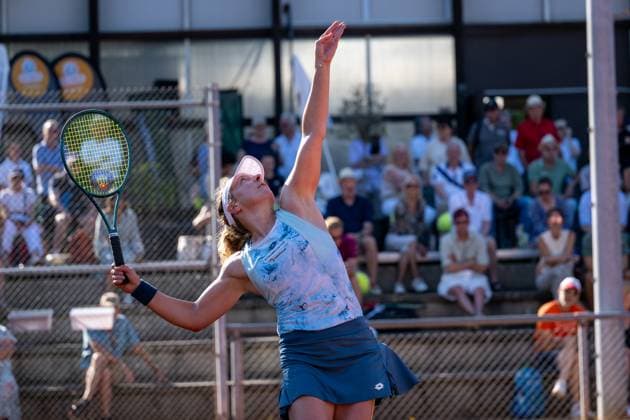 01.05.2025, GER, Frauen, ITF World Tennis Tour - Wiesbaden Tennis Open - Runde der letzten 16 - Einzel Anna-Lena Friedsam (GER) während des Aufschlagspiels. Wiesbaden-Nordenstadt T2 Sports Health Club Hessen Deutschland