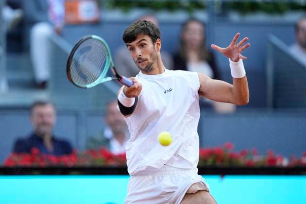 May 1, 2025, Madrid, Madrid, Spain: Lorenzo Musetti of Italy in action against Gabriel Diallo of Canada during the Mutua Madrid Open 2025, ATP, Tennis Herren Masters 1000 and WTA, Tennis Damen 1000 tennis tournament, celebrated at Caja Magica on May 01, 2025 in Madrid, Spain. Madrid Spain - ZUMAa181 20250501_zaa_a181_243 Copyright: xOscarxJ.xBarrosox