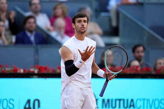 May 1, 2025, Madrid, Madrid, Spain: Lorenzo Musetti of Italy laments against Gabriel Diallo of Canada during the Mutua Madrid Open 2025, ATP, Tennis Herren Masters 1000 and WTA, Tennis Damen 1000 tennis tournament, celebrated at Caja Magica on May 01, 2025 in Madrid, Spain. Madrid Spain - ZUMAa181 20250501_zaa_a181_256 Copyright: xOscarxJ.xBarrosox