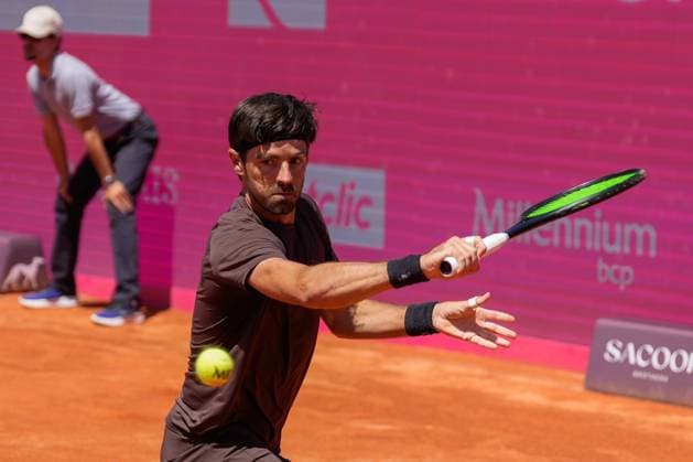 May 1, 2025, Estoril, Portugal: Gastao Elias (C) plays against Nicolas Jarry (not visible) during the round of 16 of Millennium Estoril Open Challenger 175 tennis tournament at the Clube de Tenis do Estoril. Final score: Gastao Elias 1: 2 Nicolas Jarry. Estoril Portugal - ZUMAs197 20250501_aaa_s197_134 Copyright: xBrunoxdexCarvalhox