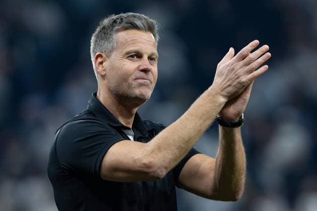 Tottenham Hotspur FC v FK Bodo Glimt Bodo Glimt manager Kjetil Knutsen claps, applauds the travelling Bodo Glimt fans, supporters after the Tottenham Hotspur FC v FK Bodo Glimt at Tottenham Hotspur Stadium, London, England, United Kingdom on 1 May 2025 Credit: Ian Stephen Every Second Media Editorial use only. All images are copyright Every Second Media Limited. No images may be reproduced without prior permission. Copyright: xIMAGO EveryxSecondxMediax ESM-1456-0040 IanxStephenx xEveryxSecondxMediax