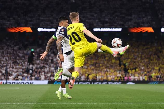 Tottenham Hotspur v FK Bodo Glimt 01 May 2025, London - UEFA Europa League - Semi Final - First Leg - Tottenham Hotspur v FK Bodo Glimt - Fredrik Sjovold of Bodo Glimt fouls Cristian Romero of Tottenham Hotspur to give away a penalty - Photo: Jacques Feeney Offside. London UK Copyright: xJacquesxFeeneyx xOffsidexOffside