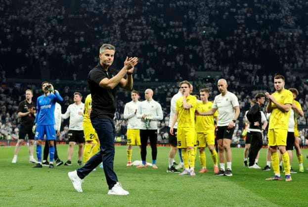Tottenham Hotspur v FK Bodo Glimt - UEFA Europa League 2024 25 Semi Final First Leg Kjetil Knutsen, head coach of FK Bodo Glimt applauds the fans after the UEFA Europa League 2024 25 Quarter Final Second Leg match between Tottenham Hotspur and FK Bodo Glimt at Tottenham Hotspur Stadium on May 1, 2025 in London, England. London Tottenham Hotspur Stadium England United Kingdom Copyright: xNigelxFrench Sportsphoto APLx 14126128
