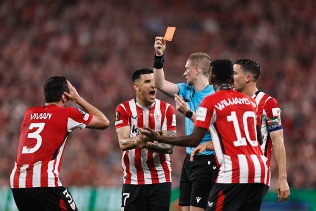 Espen Eskas (Referee), MAY 1, 2025 - Football Soccer : Espen Eskas show the red card for Daniel Vivian during UEFA Europa League Semi-finals 1st leg match between Athletic Club de Bilbao 0-3 Manchester United, ManU at the Estadio San Mames in Bilbao, Spain. Noxthirdxpartyxsales  (289249997)