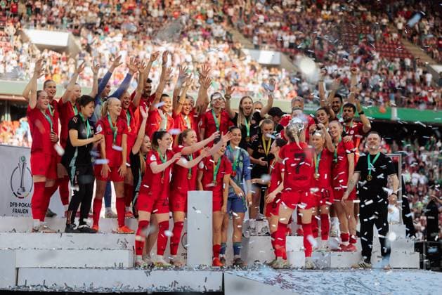 Cologne, Germany, May 1st 2025 Team of FC Bayern Munich cup victory celebration at the podium during the DFB-Pokal final match between FC Bayern Munich and SV Werder Bremen at RheinEnergieStadion, in Cologne, Germany. (Gabor Baumgarten SPP) Copyright: xGaborxBaumgartenx xSPPx spp-en-GaBaSp-2025-05-01_DFB Pokal Final_ FC Bayern Munich - SV Werder Bremen_01_6464
