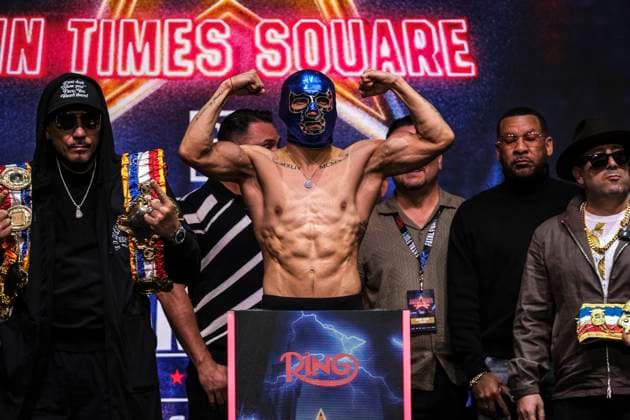 Bilder des Jahres 2025, Sport 05 Mai Sport Themen der Woche KW18 Sport Bilder des Tages May 1, 2025, New York City, New York, USA: Teofimo Lopez steps on the scale and weighs in at 140 pounds for his WBO Super Lightweight title defense agains Arnold Barboza. New York City USA - ZUMAd151 20250501_znp_d151_006 Copyright: xAdamxDelGiudicex