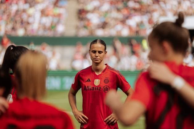 Cologne, Germany, May 1st 2025 Klara Bühl (17 Bayern Munich) looking down in concentration before the match start during the DFB-Pokal final match between FC Bayern Munich and SV Werder Bremen at RheinEnergieStadion, in Cologne, Germany. (Gabor Baumgarten SPP)  Copyright: xGaborxBaumgartenx xSPPx spp-en-GaBaSp-2025-05-01_DFB Pokal Final_ FC Bayern Munich - SV Werder Bremen_01_6559