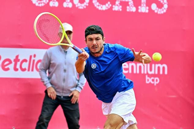 Jakob Schnaitter ereicht im Doppel das Halbfinale der Estoril Open Estoril Open, ATP, Tennis Herren 175 Challenge Tour, 02-05-2025, Vierteöfinale: Das deutsche Tennisprofi und Doppel-Spezialist Jakob SCHNAITTER erreicht (zusammen mit seinem Partner Mark Wallner) bei den Estoril Open in Portugal das Halbfinale des Sandplatzturniers durch einen Sieg über Denis Jewsejew Beibit Zhukajev (Kasachstan). Estoril Estoril Tenis Club Lisbon Portugal