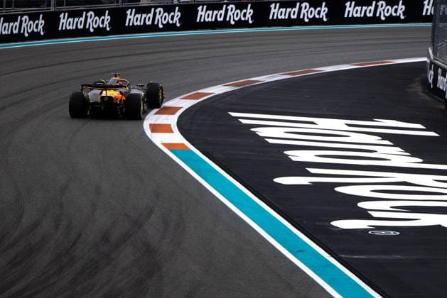 Formula 1 Crypto.com Miami Grand Prix 2025, Joe Pinchin OVERTAKE MAXPPP - Miami 02 05 2025 81 PIASTRI Oscar (aus), McLaren F1 Team, action during the Formula 1 Crypto.com Miami Grand Prix 2025, the 6th round of the 2025 FIA Formula 1 World Championship, WM, Weltmeisterschaft on the Miami International Autodrome from May 1 to 4, 2025, in Miami, United States Miami United States  Copyright: xOVERTAKE MAXPPPxJoexPinchinx OVT202505020780 OVT202505020780