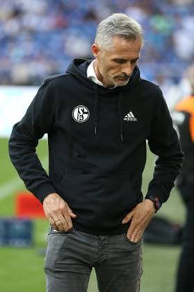 Sport Themen der Woche KW18 Sport Bilder des Tages 02.05.2025, xrekx, Fussball 2.Bundesliga, FC Schalke 04 - SC Paderborn 07 v.l. Kees van Wonderen Trainer (FC Schalke 04) (DFL DFB REGULATIONS PROHIBIT ANY USE OF PHOTOGRAPHS as IMAGE SEQUENCES and or QUASI-VIDEO) Gelsenkirchen *** 02 05 2025, xrekx, Soccer 2 Bundesliga, FC Schalke 04 SC Paderborn 07 v l Kees van Wonderen Trainer FC Schalke 04 DFL DFB REGULATIONS PROHIBIT ANY USE OF PHOTOGRAPHS as IMAGE SEQUENCES and or QUASI VIDEO Gelsenkirchen