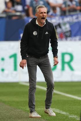 2. Bundesliga - FC Schalke 04 - SC Paderborn am 02.05.2025 in der Veltins-Arena auf Schalke Trainer Kees van Wonderen (Schalke) *** 2 Bundesliga FC Schalke 04 SC Paderborn on 02 05 2025 in the Veltins Arena at Schalke Coach Kees van Wonderen Schalke MH