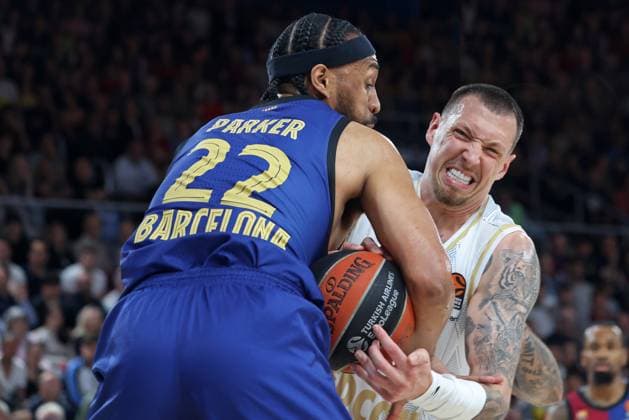 Sport Themen der Woche KW18 Sport Bilder des Tages FC Barcelona, Barca v AS Monaco: Play Offs game 4 - 2024 2025 Turkish Airlines EuroLeague Daniel Theis and Jabari Parker play during the match between FC Barcelona and AS Monaco, corresponding to the Play Off (match 4) of the Turkish Airlines Euroleague, at the Palau Blaugrana in Barcelona, Spain, on May 2, 2025. Barcelona Barcelona Spain  Copyright: xUrbanandsportx originalFilename:urbanandsport-fcbarcel250502_npvvO.jpg