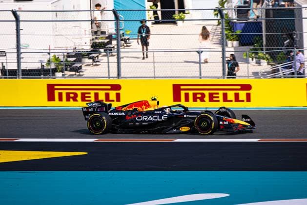 Formula 1 Crypto.com Miami Grand Prix 2025, Joe Pinchin OVERTAKE MAXPPP - Miami 02 05 2025 22 TSUNODA Yuki (jpn), Red Bull Racing, action during the Formula 1 Crypto.com Miami Grand Prix 2025, the 6th round of the 2025 FIA Formula 1 World Championship, WM, Weltmeisterschaft on the Miami International Autodrome from May 1 to 4, 2025, in Miami, United States Miami United States  Copyright: xOVERTAKE MAXPPPxJoexPinchinx OVT202505031406 OVT202505031406