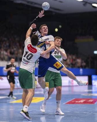 Sport Themen der Woche KW18 Sport Bilder des Tages DAIKIN HBL HANDBALL HERREN 1. BL 28. SPIELTAG THSV EISENACH - TSV HANNOVER-BURGDORF ** NUR FÜR REDAKTIONELLE ZWECKE ** EDITORIAL USE ONLY **<p>02 05 2025-Eisenach: DAIKIN HBL Handball 1. Bundesliga Herren Saison 2024 - 2025 28. Spieltag Werner Assmann Halle ThSV Eisenach - TSV Hannover-Burgdorf im Foto: Simone Mengon 15 (ThSV Eisenach) im Zweikampf mit Renars Uscins 10 (TSV Hannover-Burgdorf) ( Deutschland Thüringen Eisenach Copyright: SaschaxFromm *** DAIKIN HBL HANDBALL MEN 1 BL 28 GAME DAY THSV EISENACH TSV HANNOVER BURGDORF FOR EDITORIAL PURPOSES ONLY p 02 05 2025 Eisenach DAIKIN HBL Handball 1 Bundesliga Men Season 2024 2025 28 Matchday Werner Assmann Halle ThSV Eisenach TSV Hannover Burgdorf in photo Simone Mengon 15 ThSV Eisenach in duel with Renars Uscins 10 TSV Hannover Burgdorf Germany Thuringia Eisenach Copyright SaschaxFromm Copyright: SaschaxFromm doc80gzub4dp4gg3uzn5lm ,EDITORIAL USE ONLY