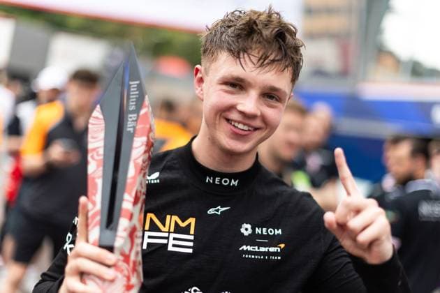 Sport Themen der Woche KW18 Sport Bilder des Tages 2025 FORMULA E MONACO ePRIX BARNARD Taylor (gbr), NEOM McLaren Formula E Team, Nissan e-4ORCE 05, portrait, pole position during the Monaco ePrix, 6th and 7th round of the 2024-25 ABB FIA Formula E World Championship, WM, Weltmeisterschaft on the Circuit de Monaco from Mai 2 to 4, 2025 in Monte-Carlo, Monaco - Monte-CarloMonaco  Copyright: xAndrÃ xFerreirax