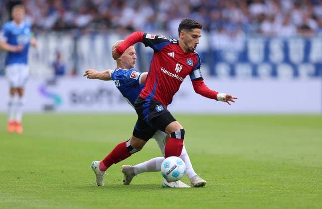 03.05.2025, xdcx, Fussball 2. Bundesliga, SV Darmstadt 98 - Hamburger SV, emonline, emspor, despor, v.l., Andreas Müller (SV Darmstadt 98), Ludovit Reis (Hamburger SV) DFL DFB REGULATIONS PROHIBIT ANY USE OF PHOTOGRAPHS AS IMAGE SEQUENCES AND OR QUASI-VIDEO.