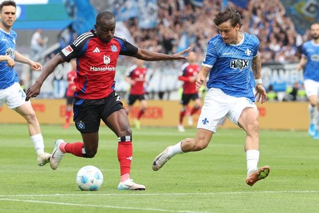 2025.05.03 xJFAx 2.Bundesliga SV Darmstadt 98 - Hamburger SV v.l., Jean-Luc Dompe (Hamburger SV), Guillermo Bueno (SV Darmstadt 98), Zweikampf, Action, Aktion, Battles for the Ball (DFL DFB REGULATIONS PROHIBIT ANY USE OF PHOTOGRAPHS as IMAGE SEQUENCES and or QUASI-VIDEO)
