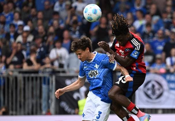 03.05.2025, xjhx, Fussball 2.Bundesliga, SV Darmstadt 98 - Hamburger SV v.l. Guille Bueno (SV Darmstadt 98), Fabio Balde (Hamburger SV) (DFL DFB REGULATIONS PROHIBIT ANY USE OF PHOTOGRAPHS as IMAGE SEQUENCES and or QUASI-VIDEO) Darmstadt