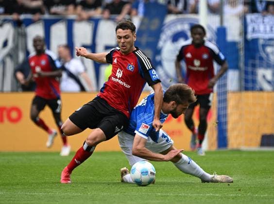 03.05.2025, xjhx, Fussball 2.Bundesliga, SV Darmstadt 98 - Hamburger SV v.l. William Mickelbrencis (Hamburger SV), Kilian Julian Corredor (SV Darmstadt 98) (DFL DFB REGULATIONS PROHIBIT ANY USE OF PHOTOGRAPHS as IMAGE SEQUENCES and or QUASI-VIDEO) Darmstadt